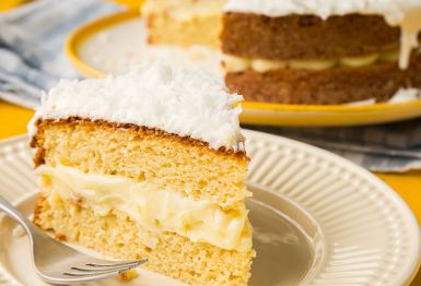 Bolo de Coco Recheado
