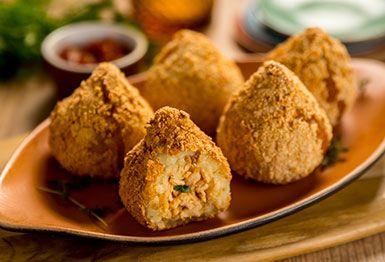 Coxinha Super Crocante de Frango Com Queijo e Massa de Batata Doce