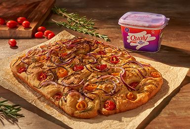 Focaccia de Tomate, Cebola Roxa e Alecrim