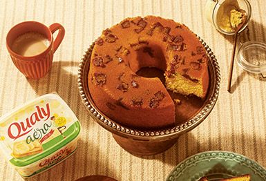 Bolo de Fubá Cremoso com Goiabada
